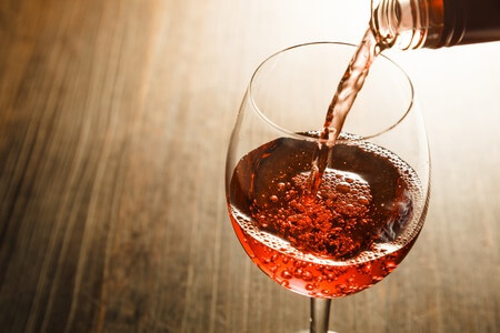 Bicchiere di vino rosato