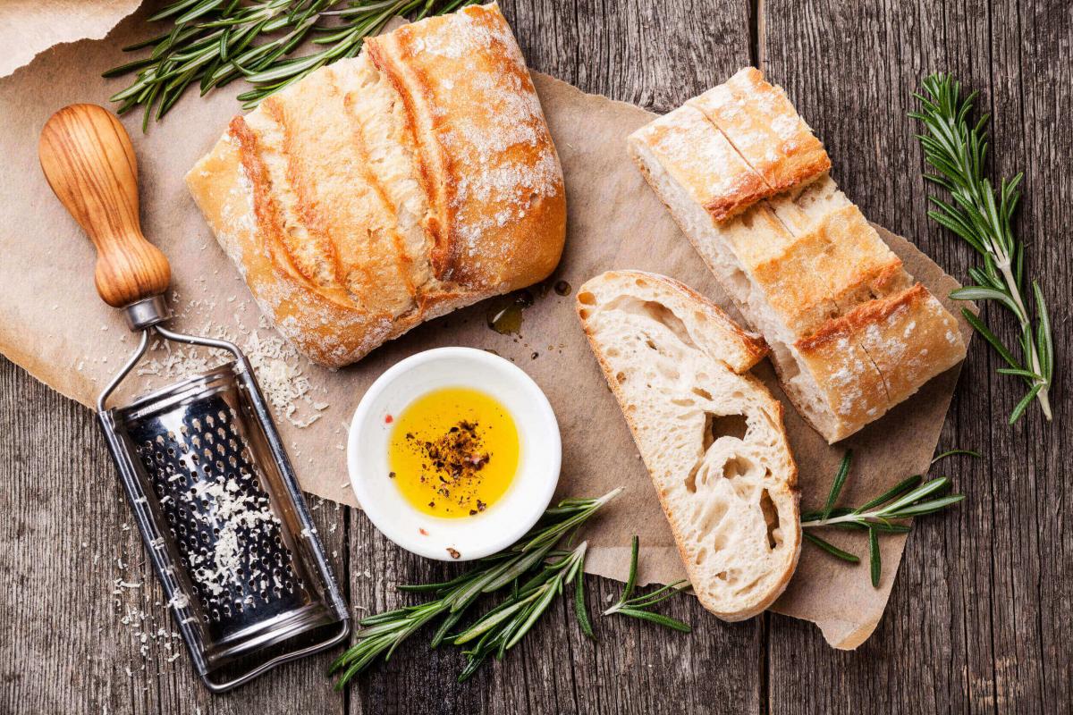 Le qualità dell'olio extravergine italiano abbinato al pane
