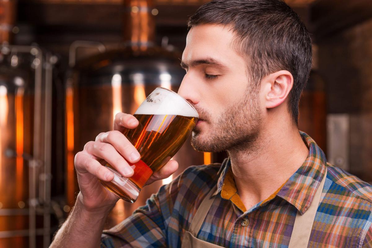 Quanta birra bere al giorno: un uomo può bere fino a 660cc di birra al giorno