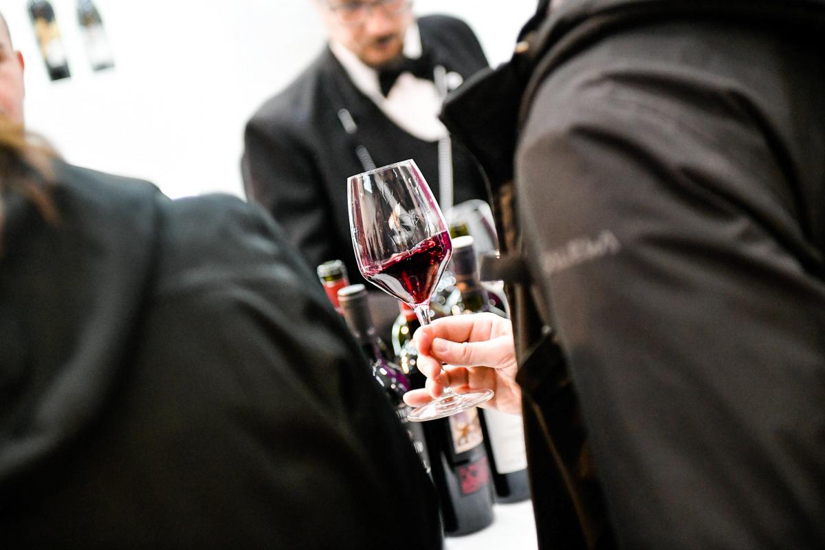 Il Covid non ferma le vendite di vino italiano negli USA