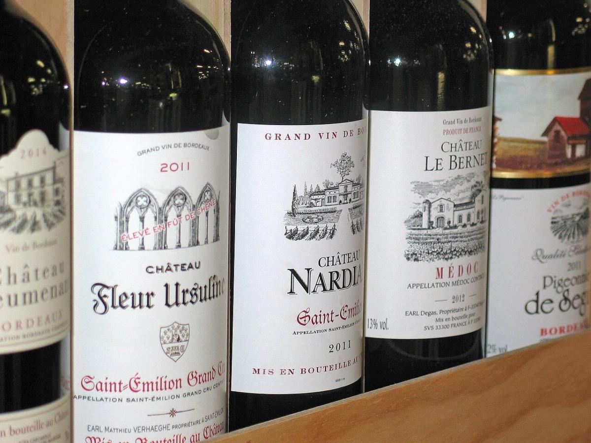 Bottiglie di vino francese